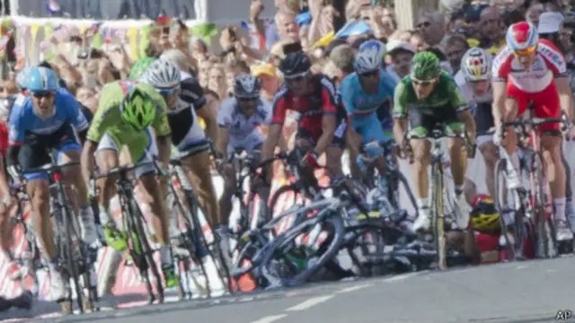 A pocos metros del final se produjo una aparatosa caída.