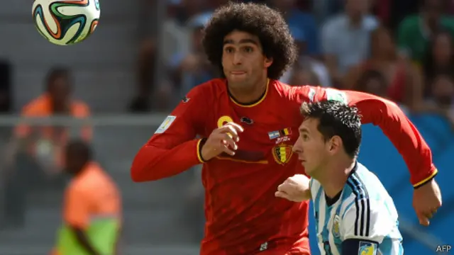 Tiền vệ công Fellaini đã có nhiều pha tham gia tấn công nguy hiểm ở đầu và giữa hiệp hai.