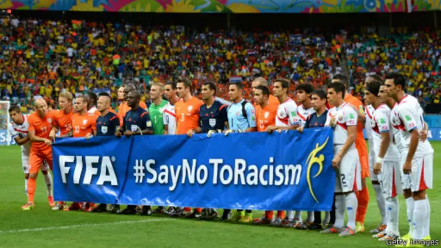 La FIFA ha insistido en campañas contra el racismo.