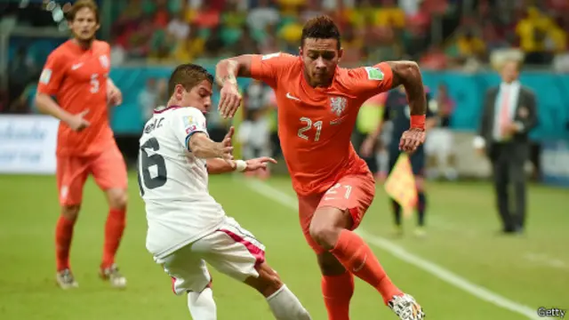 Depay (21) thi đấu khá tốt ở hiệp một, nhưng tới phút 76 anh được thay ra.