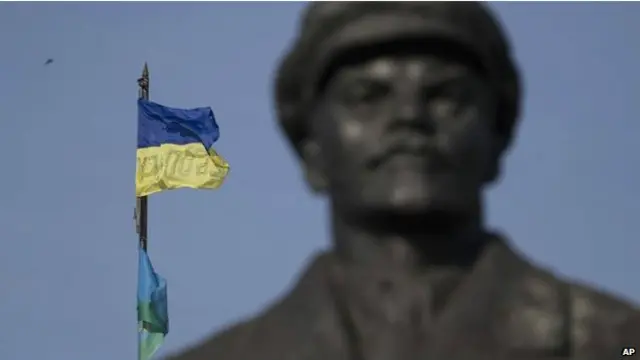 Quốc kỳ Ukraine đã được treo trở lại trên Tòa thị chính Sloviansk