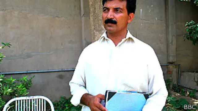 شمالی وزیرستان میں طالبان کے خلاف فوجی آپریشن شروع ہونے کے بعد، زوہیب وزیر نے بھی ہزاروں ہم وطنوں کی طرح بنوں نقل مکانی کی