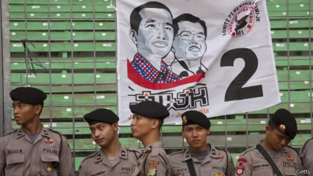 Aparat polisi mengamankan kampanye salah-satu kubu capres.