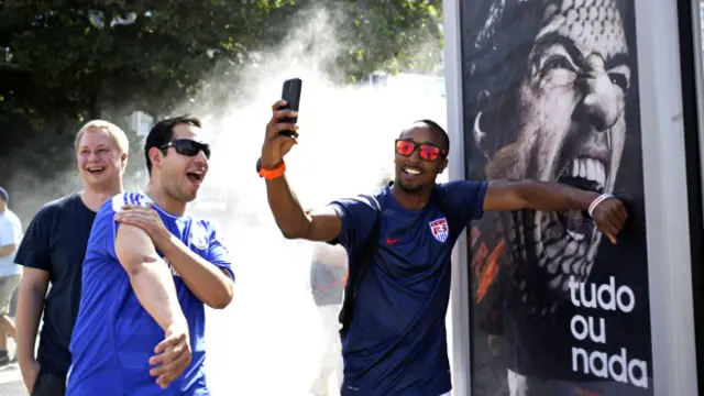 یوروگوئے کے سٹرائکر سواریس کے دانت کاٹنے پر سماجی رابطے کی سائٹوں پر زبردست ہلچل رہی تھی اور لوگوں نے انھیں بہت سے کردار کے مترادف قرار دیا تھا