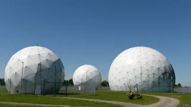 华盛顿方面目前尚未作出完整回应，但柏林方面已经多次表达了愤怒。这让德国与美国的外交关系面临重大考验。