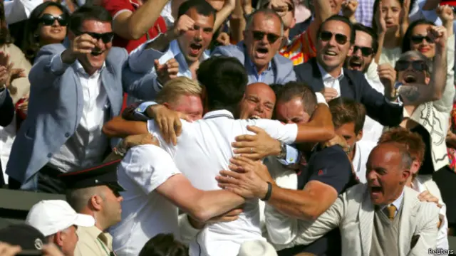 Djokovic vượt thành tích của Boris Becker, HLV của mình.