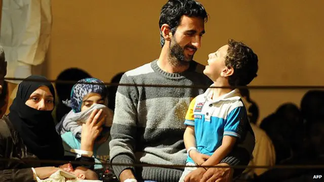 Inmigrantes rescatados en el puerto de Pozzallo