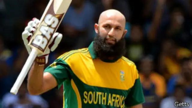 ہاشم آملہ نے آٹھ چوکوں اور ایک چھکے کی مدد سے 109 رنز بنائے