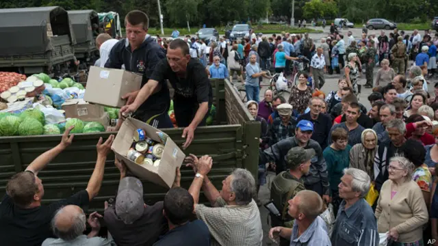 Раздача гуманитарной помощи в Славянске