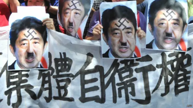 台灣示威者在日本交流協會駐台辦公室前抗議日本通過實施集體自衛權（7/7/2014）