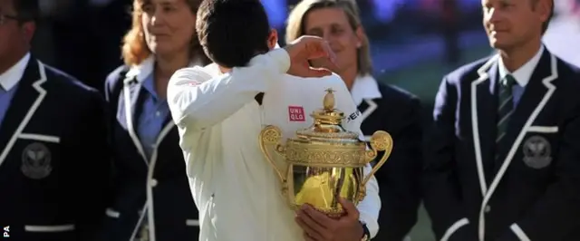 Djokovic nay góp mặt cùng John McEnroe và Mats Wilander trong nhóm chín tay vợt từng thắng bảy danh hiệu lớn