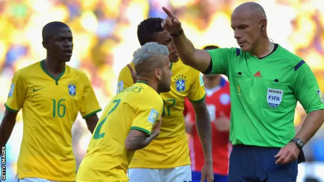 برازیلی ٹیم اب تک ٹورنامنٹ میں 96 فاؤل کر چکی ہے اور اسے دس پیلے کارڈ بھی ملے ہیں