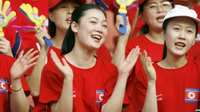 فريق مشجعات من كوريا الشمالية