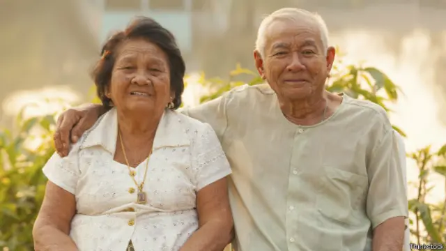 Счастливая пара пожилых людей