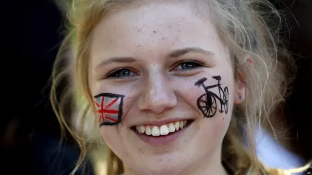 2014年环法自行车大赛英国第三站、也是最后一站--剑桥至伦敦周一（7日）举行。