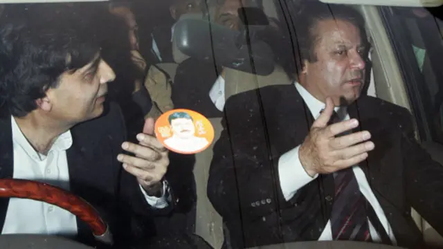 ملک کے دو طاقتور انسانوں کی ایک دوسرے سے کُٹی کرنے کے بعد جپھی