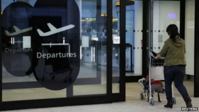 A los pasajeros que salen de Heathrow se les pedirá que enciendan sus dispositivos electrónicos.