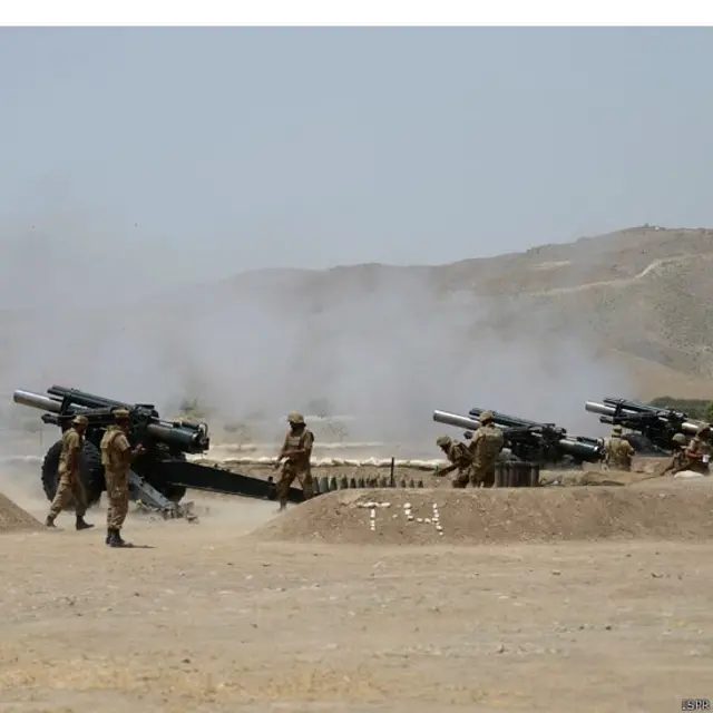 جنرل راحیل شریف نے افسروں اور جوانوں سے بات کرتے ہوئے ایک بار پھر اس بات پر زور دیا کہ تمام مقامی اور غیر ملکی شدت پسندوں اور ان کے ٹھکانوں کو ختم کر دیا جائے۔