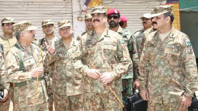 جنرل راحیل شریف کو شمالی وزیرستان میں شدت پسندوں کے خلاف جاری آپریشن ضرب عضب کے بارے میں مکمل بریفنگ دی گئی۔