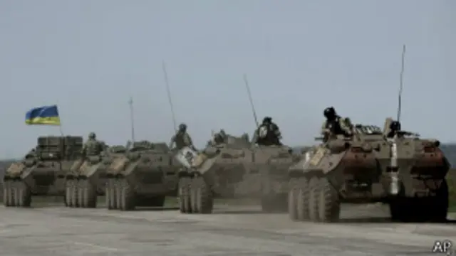 Украинские войска на марше в Донбассе