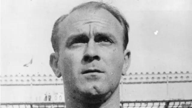 لعب ستيفانو على المستوى الدولي لثلاث دول لكنه لم يلعب على الإطلاق خلال بطولة كأس العالم لكرة القدم