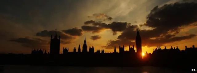 Небо над парламентом