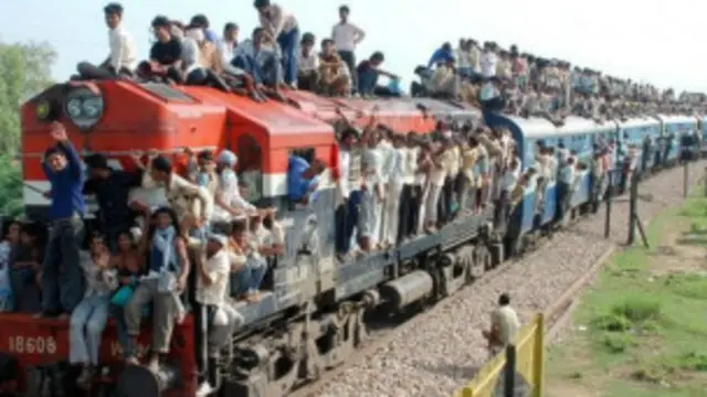 بجٹ میں ٹرینوں میں انٹرنیٹ اور بہتر کھانے جیسی بہت سی سہولیات مہیا کرنے کا وعدہ کیا گیا ہے