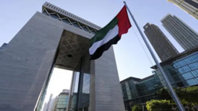 دبۍ لاهم د ۲۰۰۹ کال له پورونو کړېږي.