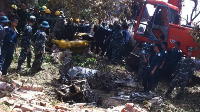 Hiện trường vụ trực thăng rơi ở Hòa Lạc