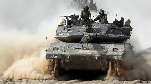 كثف الجيش الإسرائيلي وجوده خارج قطاع غزة