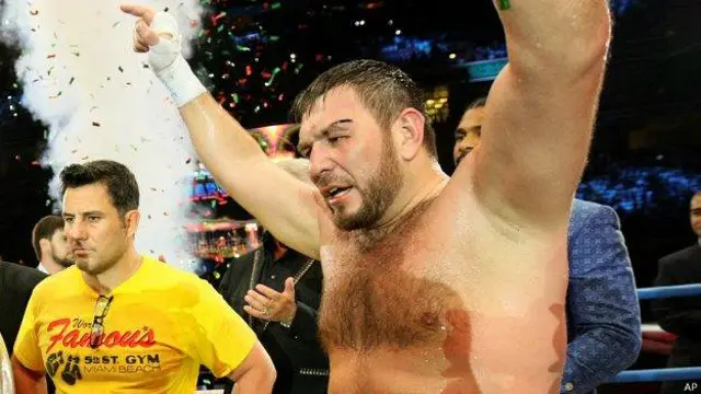 Руслан Чагаев профессионал боксда ўз вазн тоифасида икки карра жаҳон чемпионига айланди