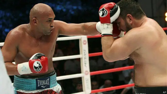 Жанг тўлиқ 12 раунд давом этди ва очколар ҳисобига Русланнинг фойдасига ҳал бўлди