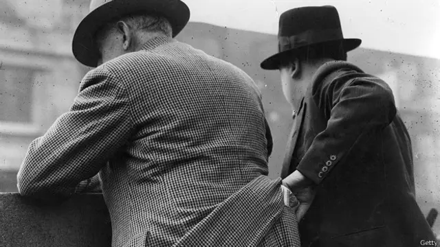 Карманник орудует в Нью-Йорке, примерно 1940 г.