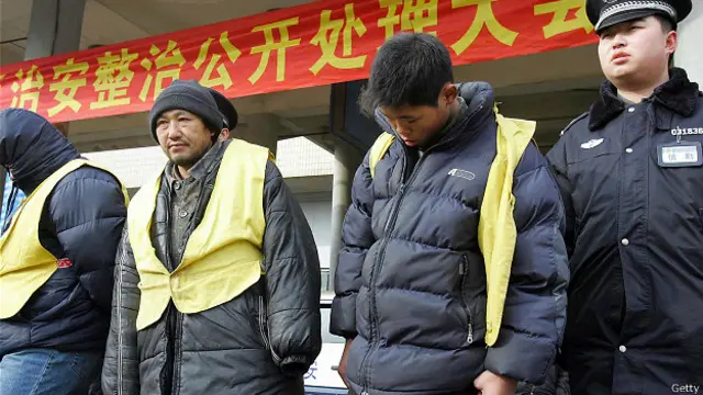 Арестованные воришки в Китае