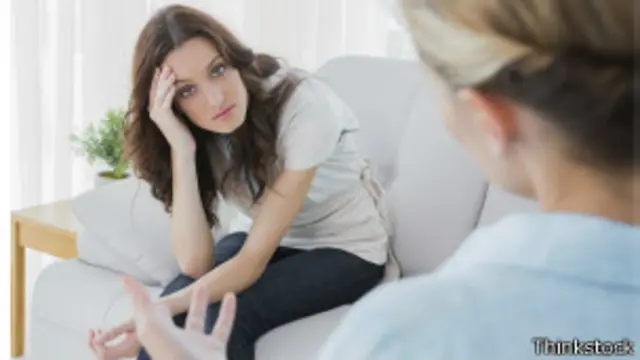 Empleada recibiendo consejos