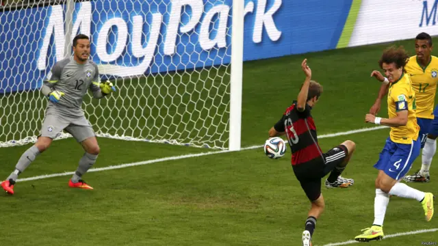 جرمنی کی طرف سے پہلا گول مولر نے کیا۔