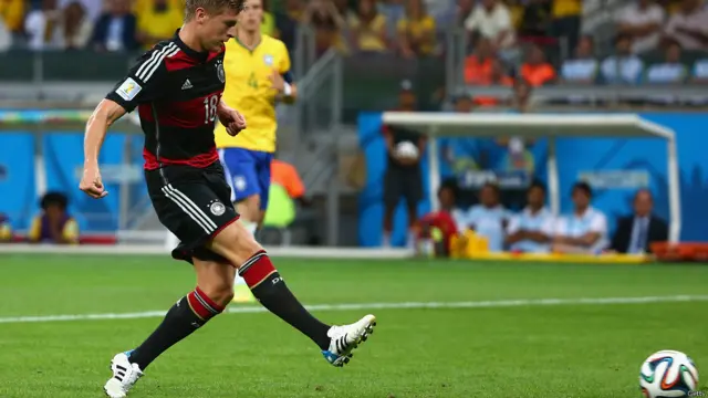 جرمنی کے دوسرے اور چوتھے گول کے درمیان صرف تین منٹ کا وقفہ تھا۔