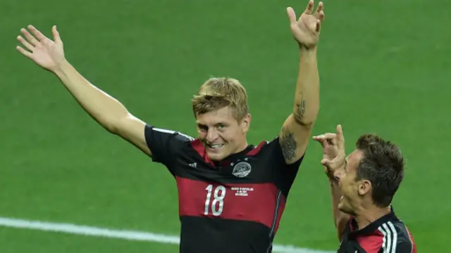 क्लोज़ा और क्रूस