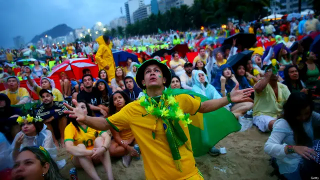 اپنی ٹیم کو فائنل کے لیے کوالیفائی کرنے کی امید لگائے ہوئے شائقین کو اس بدترین ہزیمت کو ہضم کرنے میں خاصا وقت لگے گا۔ 