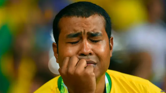 Плачущий болельщик сборной Бразилии