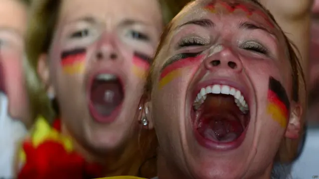 تیاگو مسلسل دو میچوں میں یلو کارڈ ملنے کی وجہ سے اس میچ میں حصہ نہیں لے سکے جبکہ نیمار کولمبیا کے ساتھ میچ کے دوران زخمی ہو کر ٹورنامنٹ سے باہر ہو چکے ہیں۔