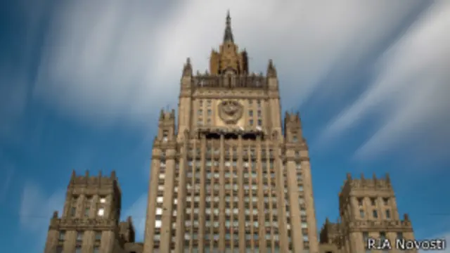 Российский МИД вновь предупредил россиян об опасности поездок за рубеж