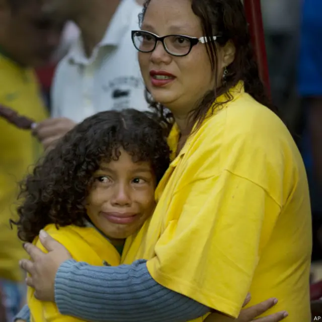 قومی ٹیم کی فتح کا خواب لیے میچ دیکھنے آنے والے برازیلی بچے بھی غم سے نڈھال تھے۔