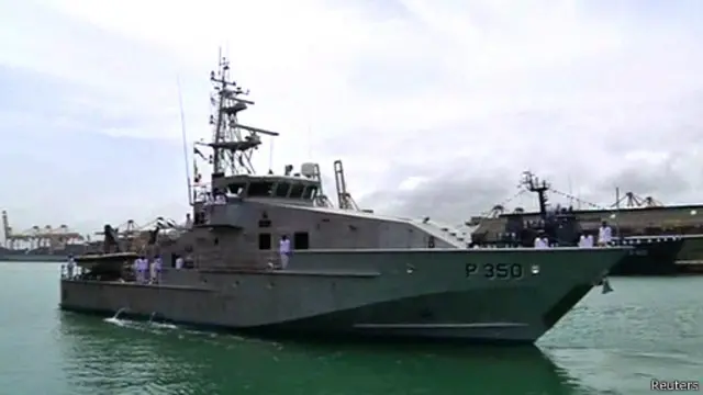 وزیر مهاجرت استرالیا برای اهدا دو ناوچه گشتی ساحلی به سری لانکا به آن کشور سفر کرده است