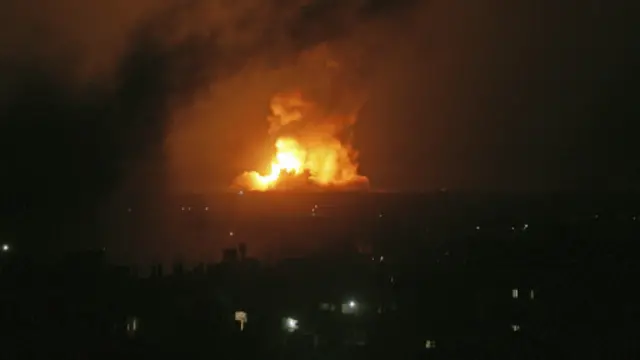 الغارات الإسرائيلية تواصلت طوال الليل على قطاع غزة.