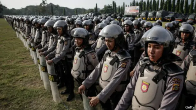Polisi akan melakukan tindakan hukum terhadap pendukung capres yang melanggar hukum.