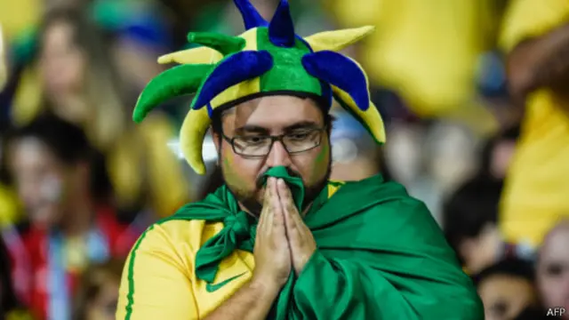 Печальный бразильский болельщик