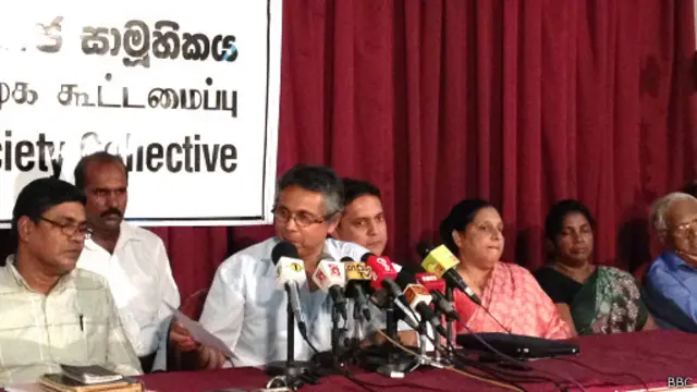 ආචාර්ය නිර්මාල් රංජිත් දේවසිරි ට (ඡායාරූපයේ මැද) පහරදීමට සම්බන්ධ සැකරුවන් අත්අඩංගුවට නොගැනීම 'තවමත් ජනතා බලාපොරොත්තු ඉටු වී නැති බවට සාක්ෂියක්'