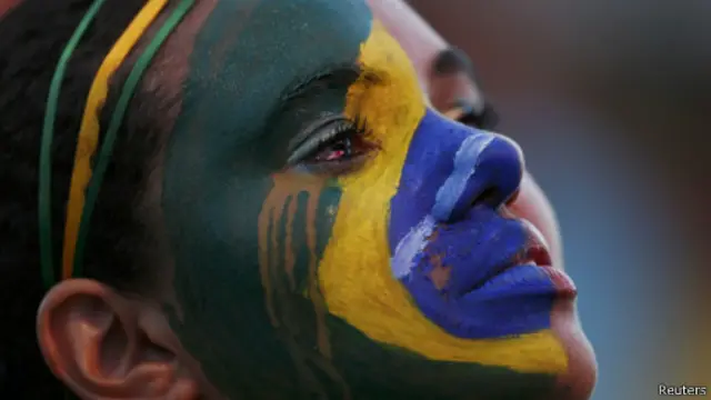 Nỗi buồn của cổ động viên Brazil sau trận thua thảm họa 1-7 trước tuyển Đức.