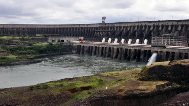Represa de Itaipú, de Brasil y Paraguay